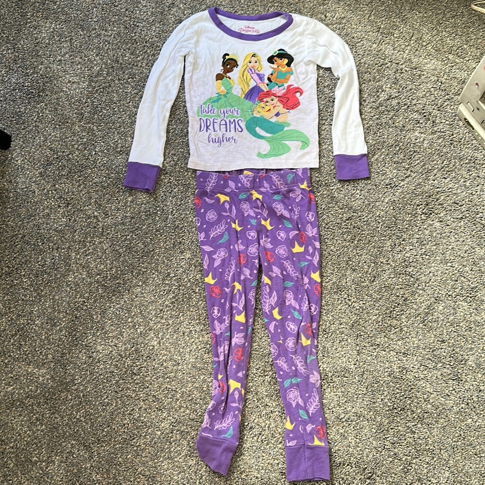 UGC Disney Princess pajama set. Size 6